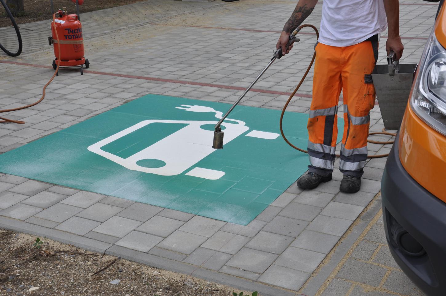 Marking work for the designation of an e-parking space