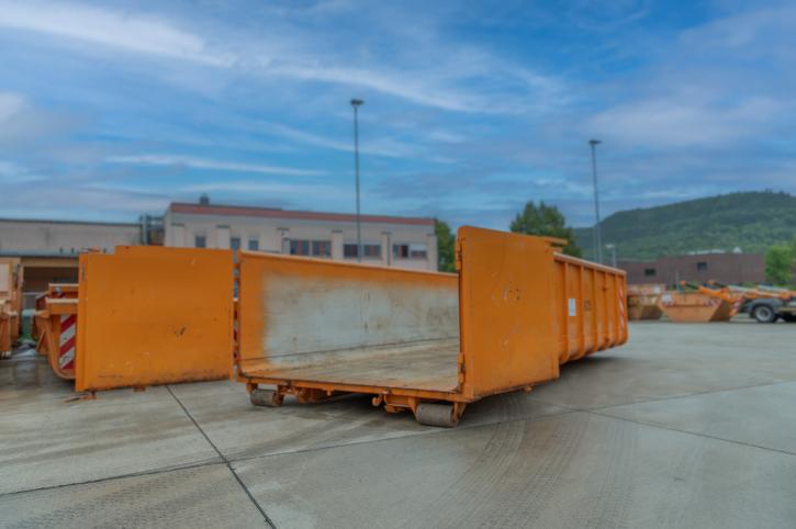 9 sqm container with door