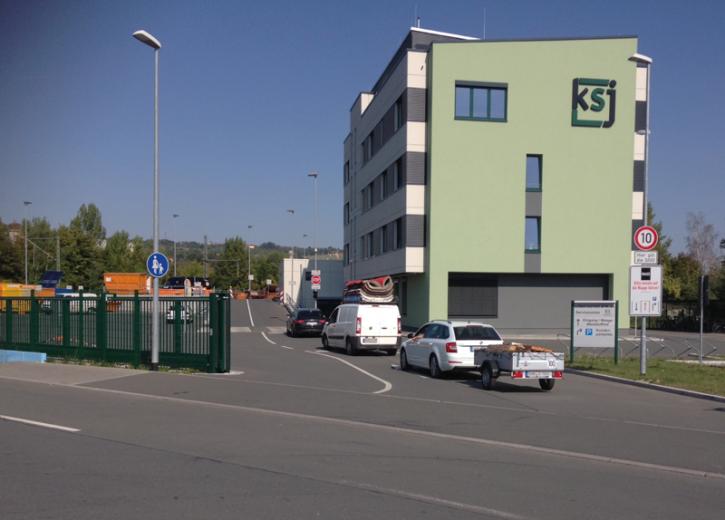 View of the recycling center at Löbstedter Straße 56