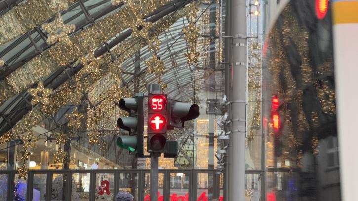 Residual red display at a new traffic light system (traffic light)
