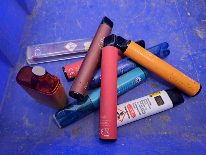 Vapes