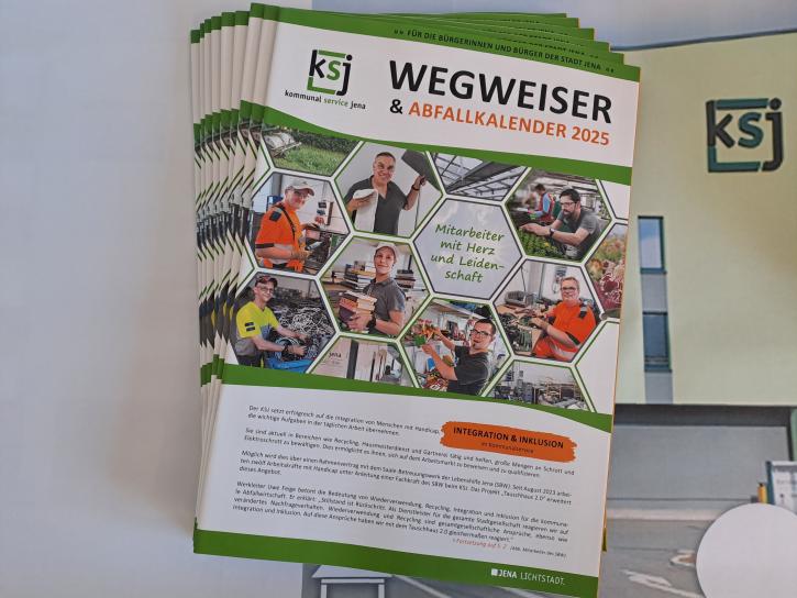 Wegweiser mit Abfallkalender