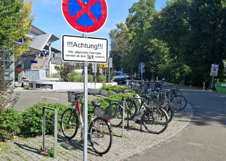 Hinweis Reinigungsarbeiten