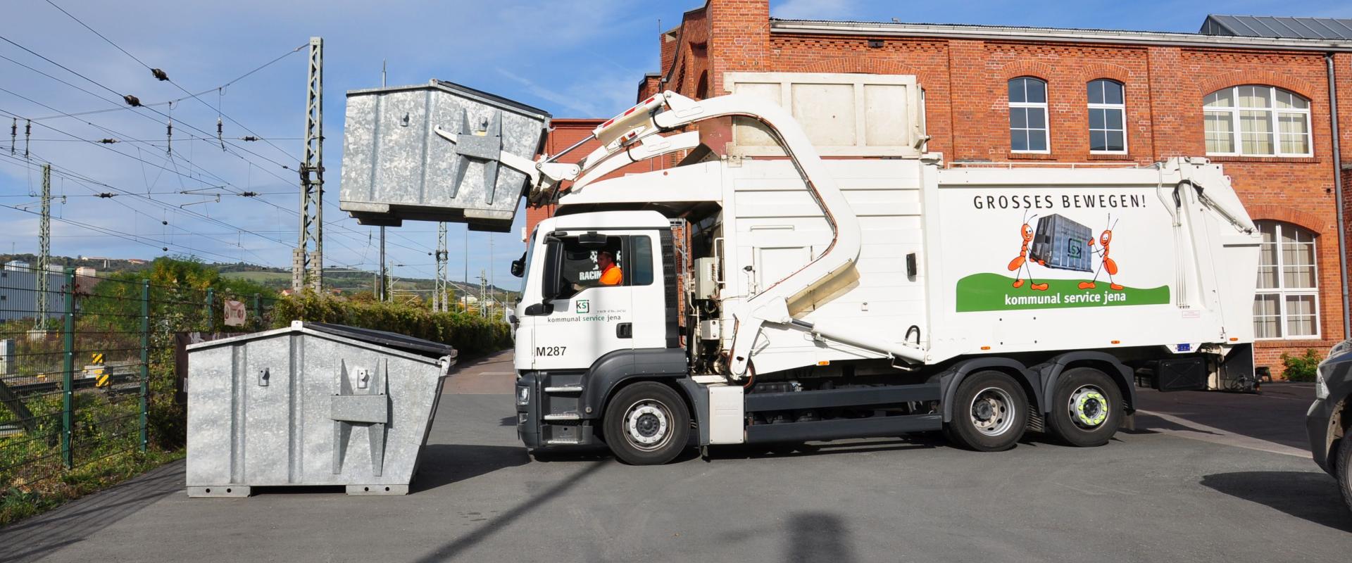 Front emptying container vehicle of the KSJ