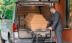 Arrival of a deceased person at the crematorium