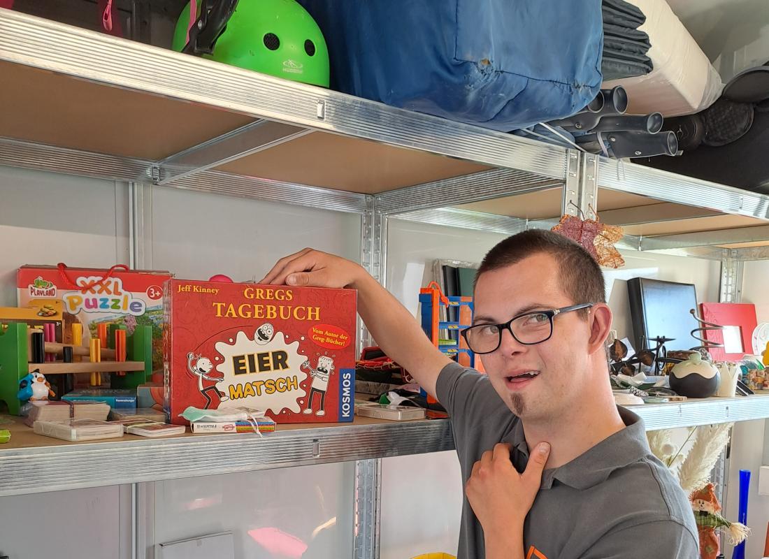 Mitarbeiter im Tauschhaus