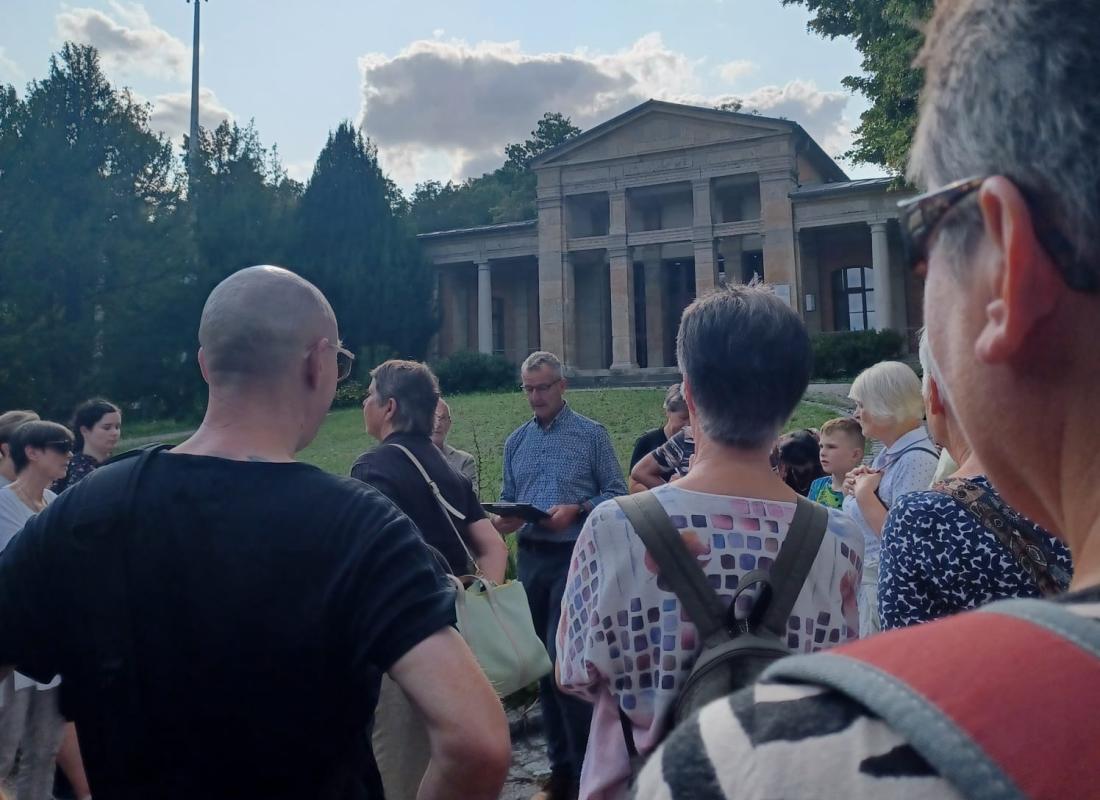 Cemetery tour - Great interest in the northern cemetery